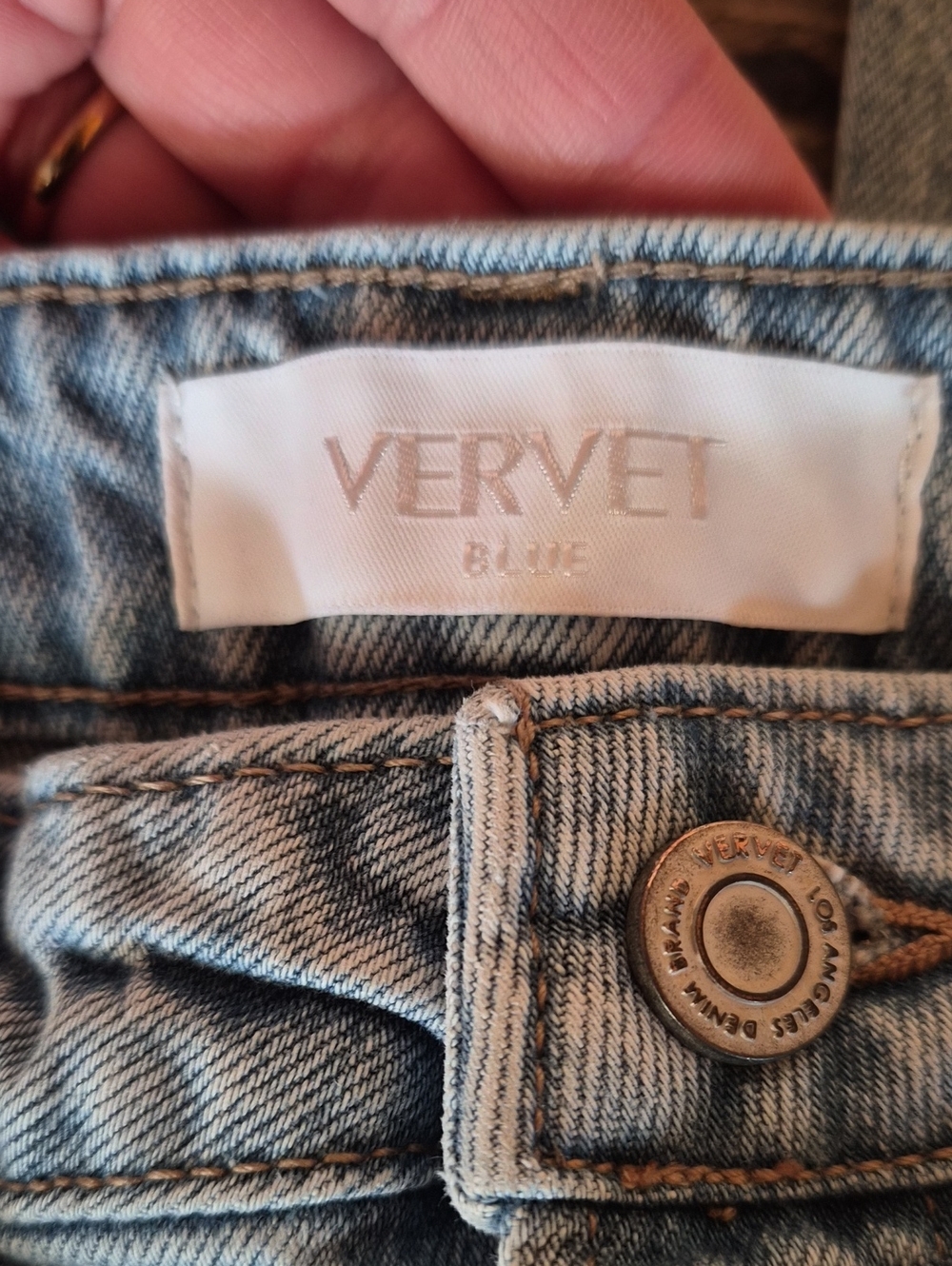 Vervet Cropped Light Wash Jean with Raw Hem - Picture 5 of 7